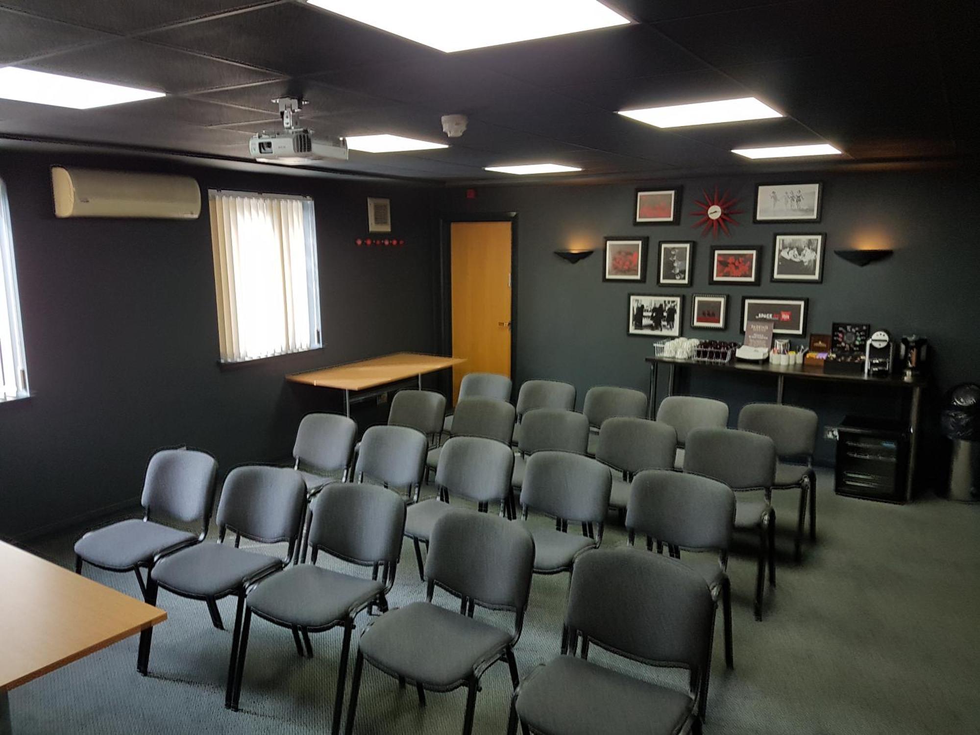 Ibis Cardiff Gate - International Business Park Ξενοδοχείο Εξωτερικό φωτογραφία